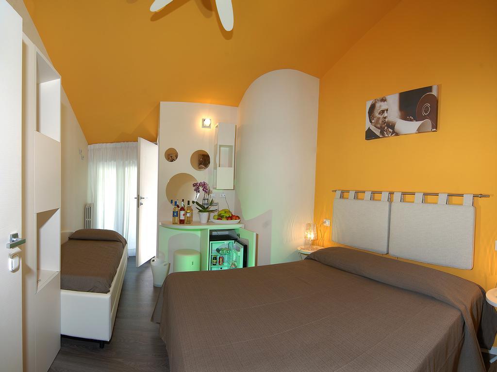 Hotel Casablanca Римини Экстерьер фото